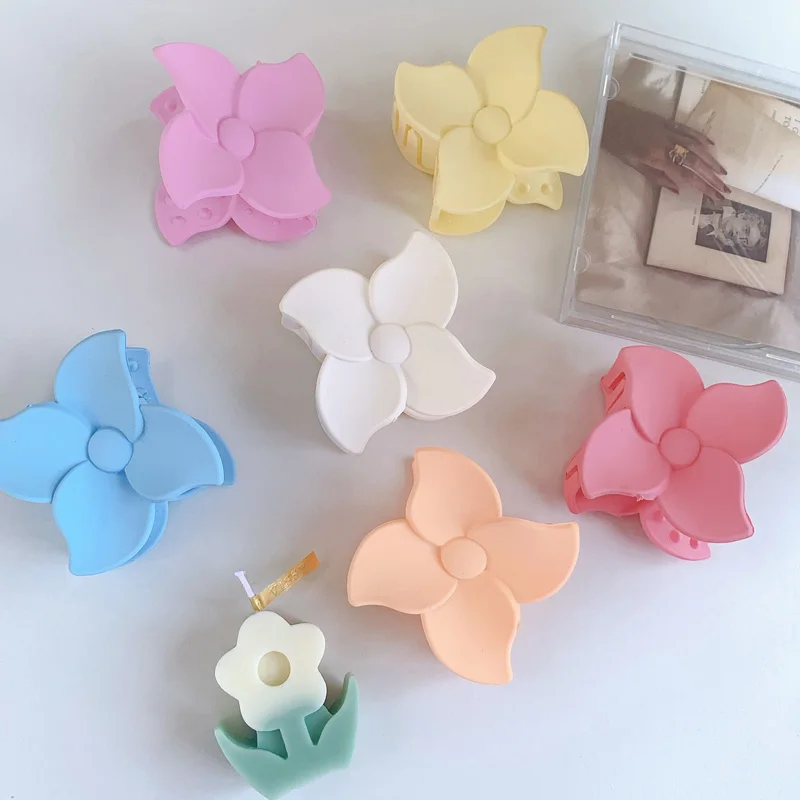 

2021 New Claw Clip for Women Tough Purple Plastic Hair Claw Large Size Hair Clamps Claw Clip Crab for Hair Accessories for Hair