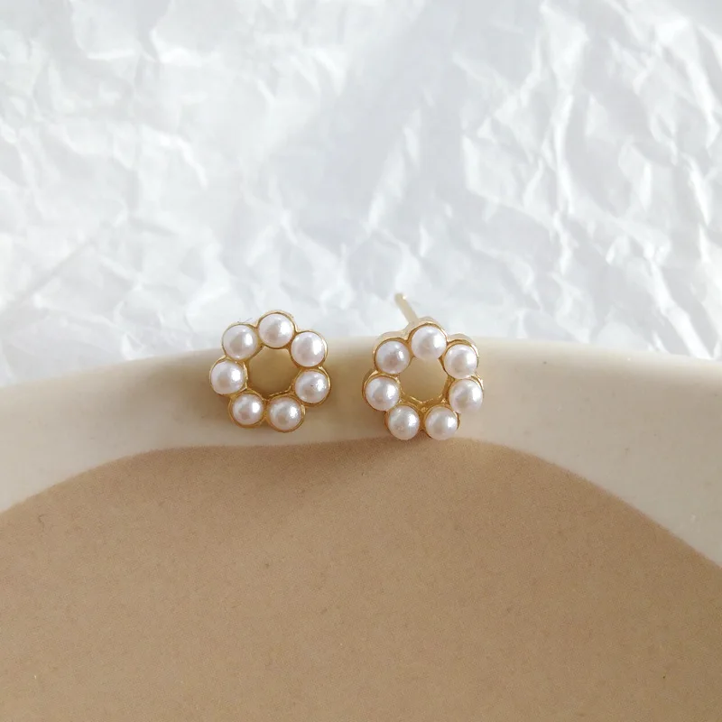 

PR-4 S925 Silver Needle Petite Pearl Stud Earrings Personality Circle Earrings Korea Gentle and Fresh Earrings