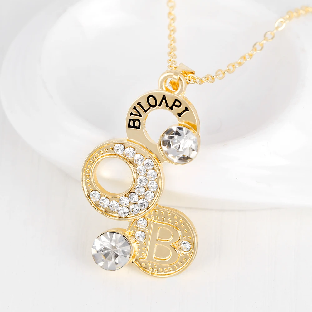 Набор из ожерелья и сережек в круглой форме с буквенным принтом кристаллами