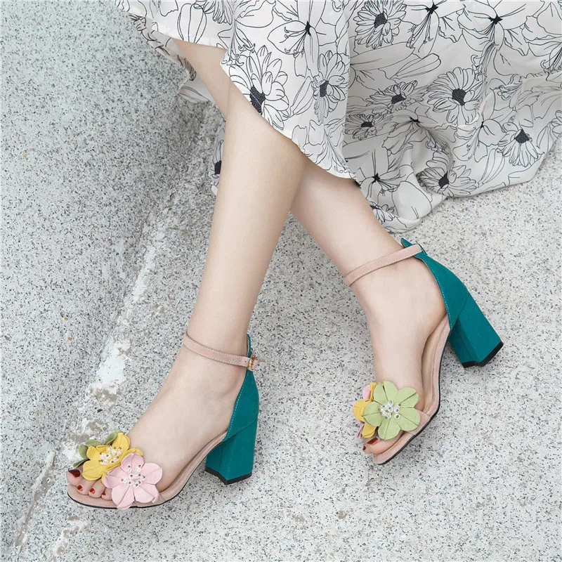 

MoonMeek 2020 new arrival fashion women sandals top quality sheepskin party wedding shoes sweet flowers women pumps