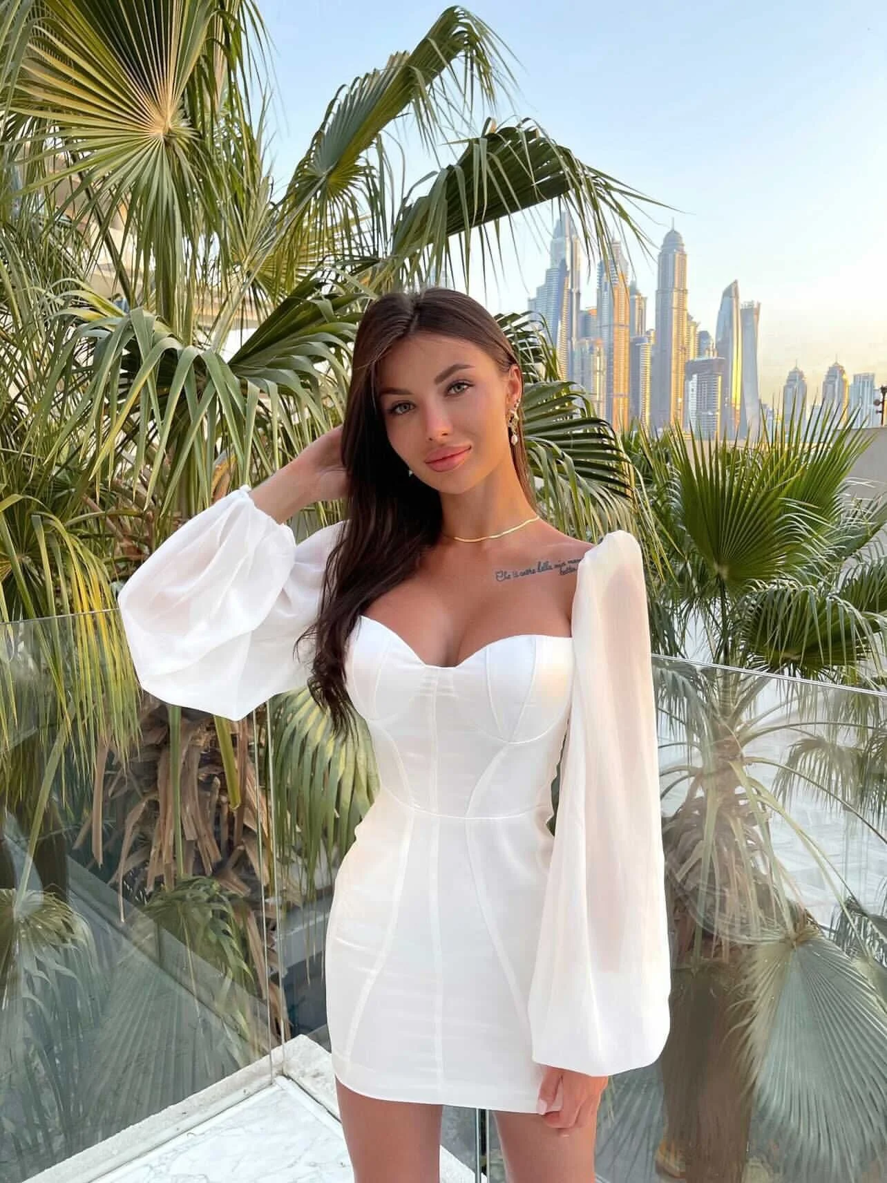 

2021 newspring and summer dress with square open back, waist and waist, lantern sleeve and buttock