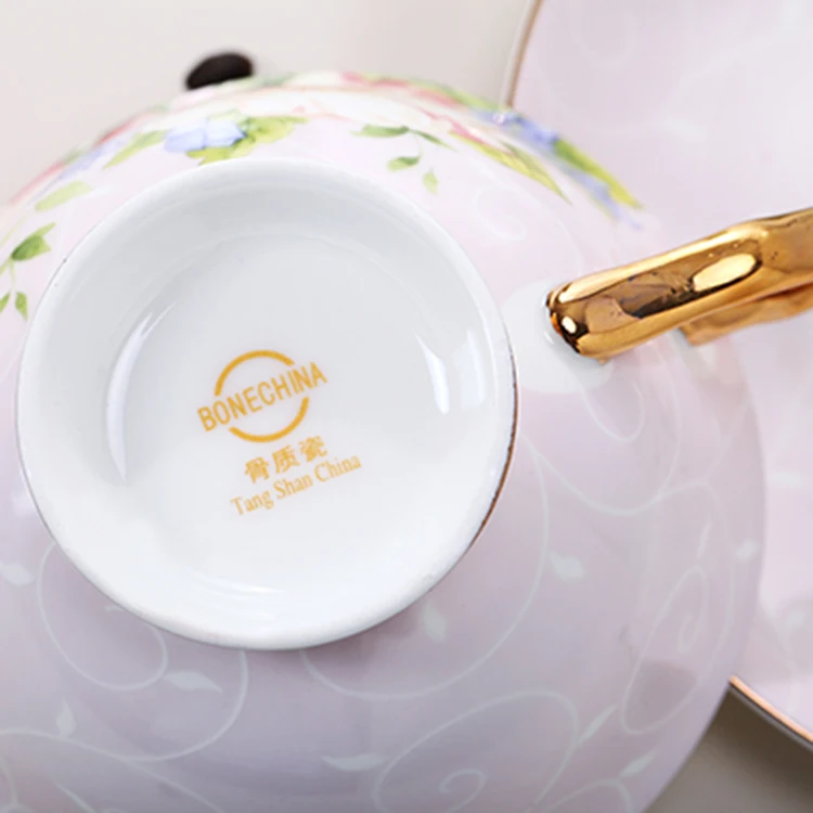 

Kitchen,Dining & Bar