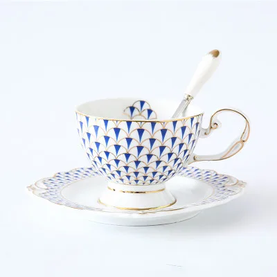 

European Ceramic Coffee Set Saucers Mug Porcelain Royal Modern Tea Cup Set Gold Rim Luxury Fancy Tea Xicara Drinkware EB50BD