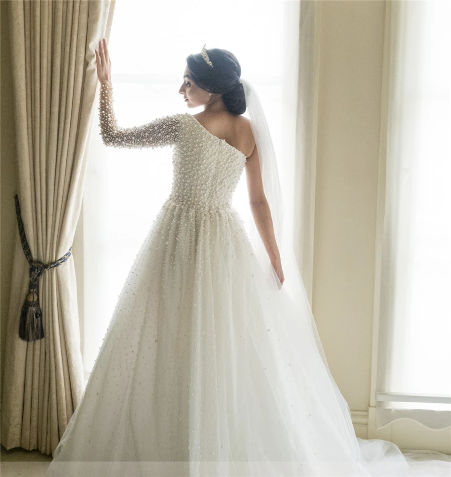 

One Shoulder Long Sleeves Wedding Dress Heavy Crystals Pearls Bling Bling Bridal Gowns Luxurious Beading Bride Dress