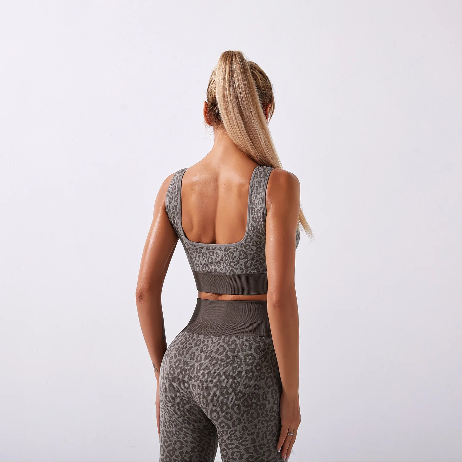 

Leopard Print Beauty Back Bra Fitness Peach High Waist Trousers Seamless Yoga Cycling Women's Sportswear Suit
