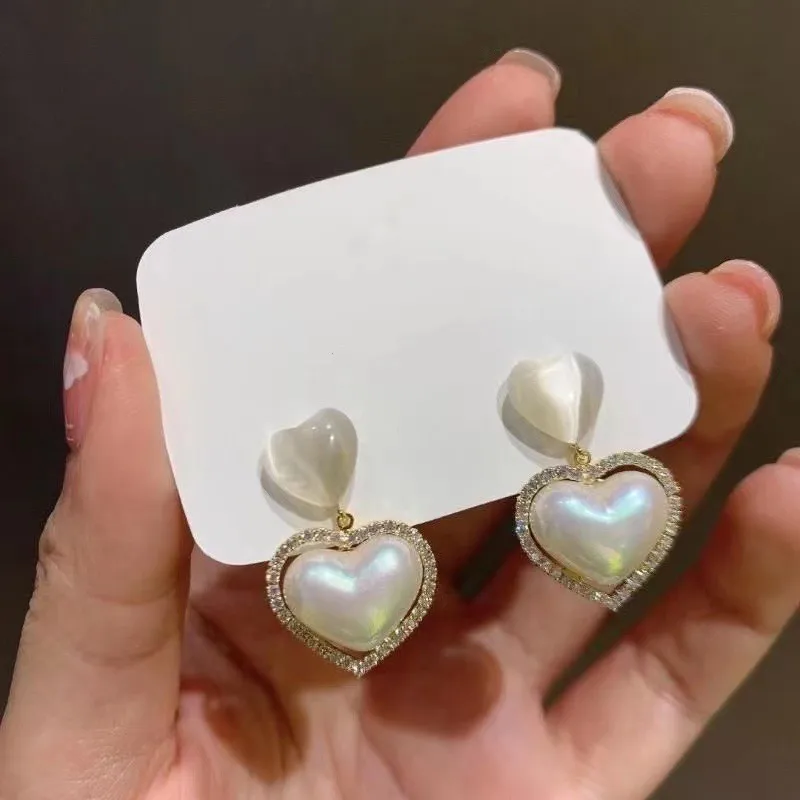 

2021 New Fashion Sweet Heart Pearl Drop Earrings Contracted Trendy Crystal Hollow Modelling Women Dangle Earrings Jewelry