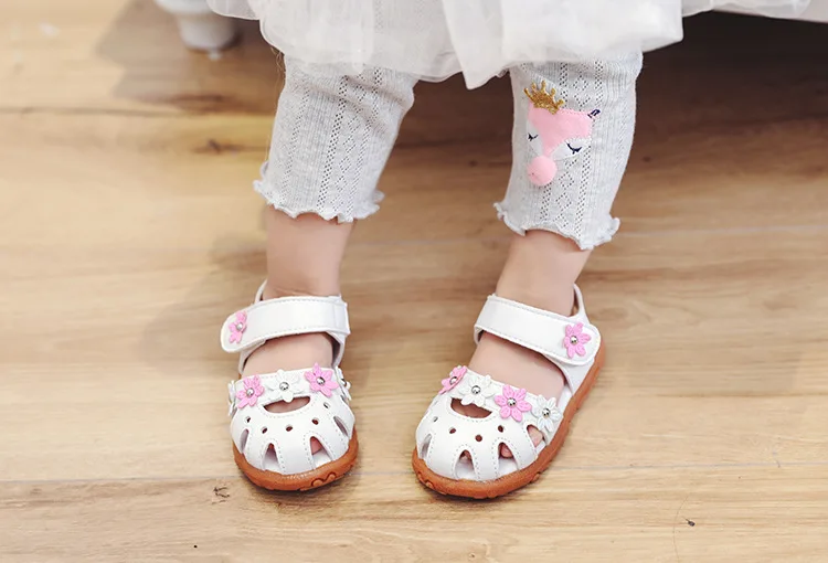 

Girls Sandals Toddler Girl Kids Sandals Floral Beach Shoes Children Flat Sandals Princess Sweet Soft Flowers Cut-outs Closed Toe
