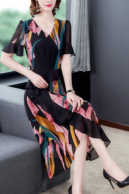 

COIGARSAM 4XL Plus Size Ruffles Women Long dress New Summer Floral Print High Waist V-Neck Dresses Black 1531
