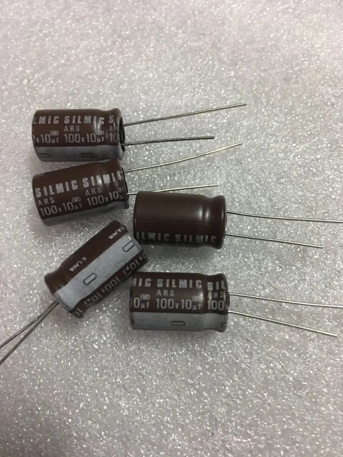 30 шт 20 ARS 10 мкФ 100v ELNA SILMIC тоник аудио конденсатор 100V10UF 10*16 Бесплатная доставка |