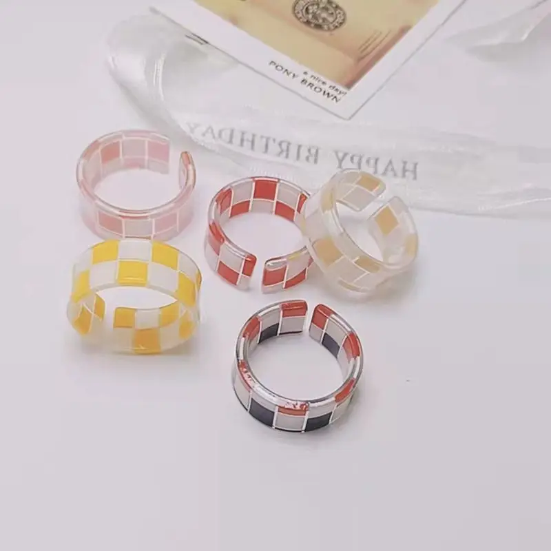 

Colorful Checkered Acetate Finger Ring Geometric Opening Resin Acrylic Chain Ring