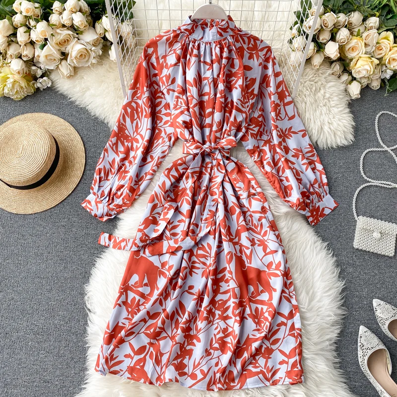 2020 Spring Net Red Temperament Lace Up Waist Thin Western Air Bubble Sleeve Retro Printing Vacation Dress | Женская одежда
