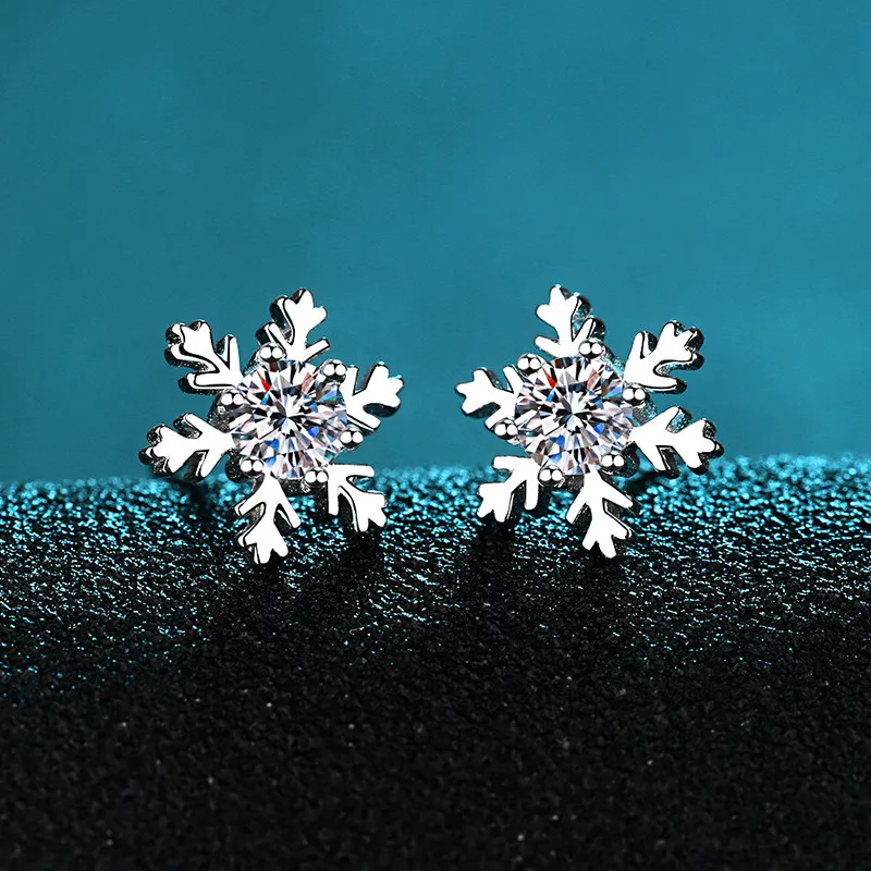 

Silver Total 0.6 Carat Moissanite Cute Snowflake Earrings Excellent Cut Diamond Test Passed Moissanite Stud Earrings for Women