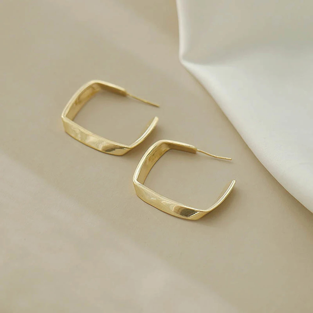 

2021 New Tide Restoring Ancient Ways Of Fashion Simple Metal Square Senior Charm Temperament Of Earrings