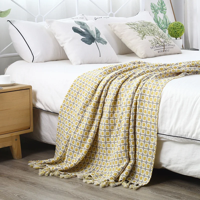 Желтое вязаное одеяло в клетку декоративное мягкое покрывало для дивана
