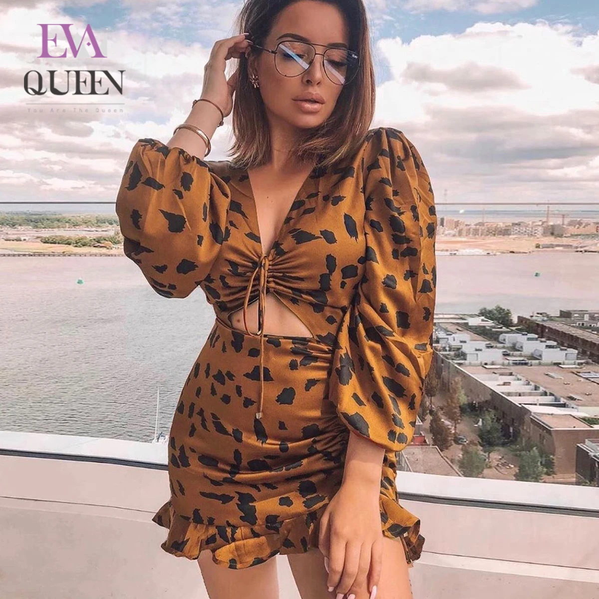 Женское платье с оборками EvaQueen повседневное облегающее глубоким v образным