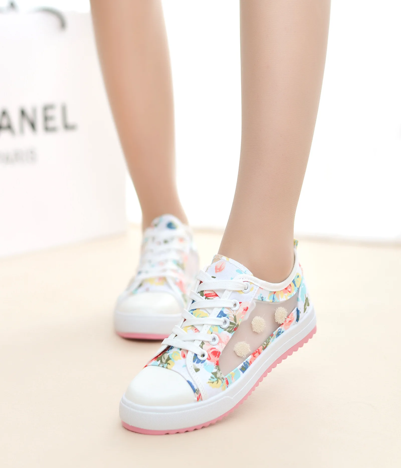 Новинка года; белые туфли на танкетке; женские Сникеры на платформе; tenis feminino; повседневная женская летняя парусиновая обувь; zapatos De Mujer