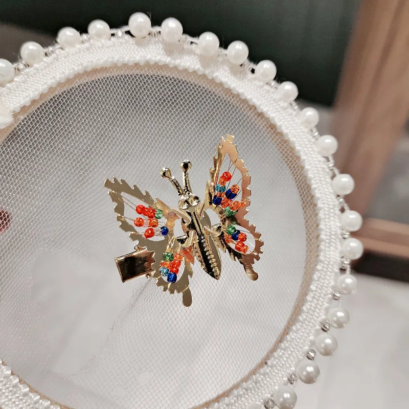 

2021 Fashion Moving Butterfly Hairpin Girls Simulation Butterfly Hair Clips Colorful Beads Alloy Hairgrip Headdress Hair Clip