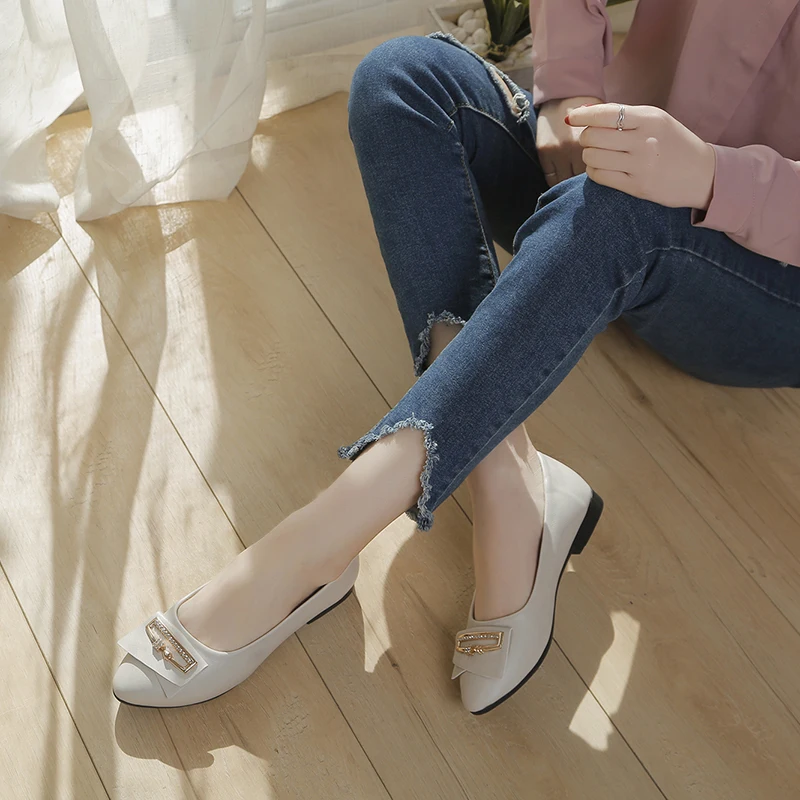 Лоферы с острым носком Новые женские неглубокие мокасины Кожаная женская обувь