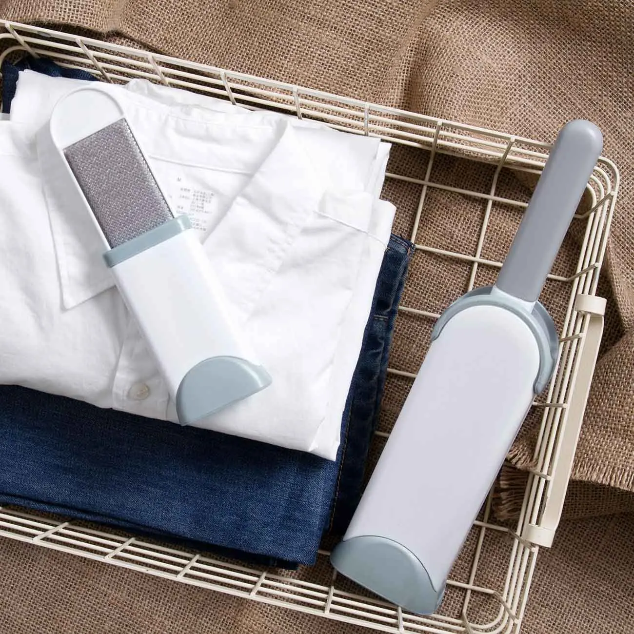 

Щетка для удаления пыли и шерсти домашней одежды