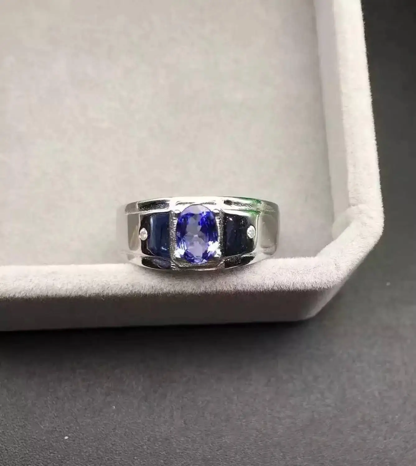 Кольцо мужское из натурального и настоящего танзанита ювелирные украшения
