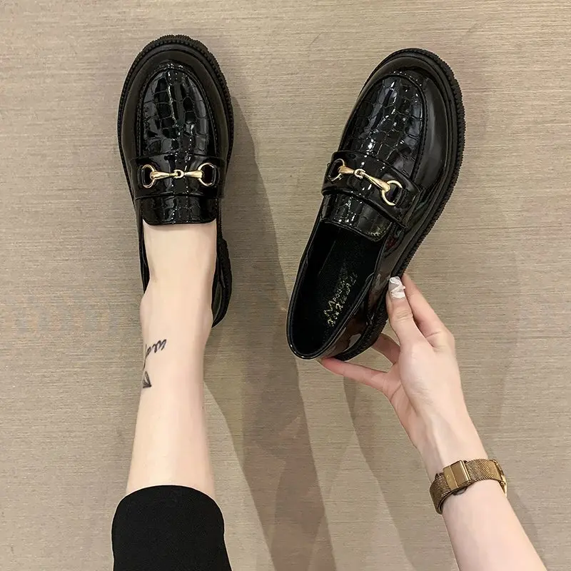 

New spring and autumn black women leather shoes fashion casual platform women shoe all-match shiny dress shoe outdoor flat shoes