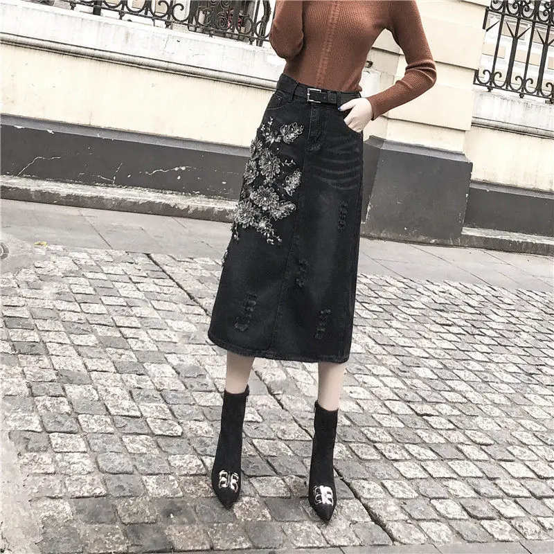 Женская винтажная джинсовая юбка черная рваная с высокой талией и вышивкой