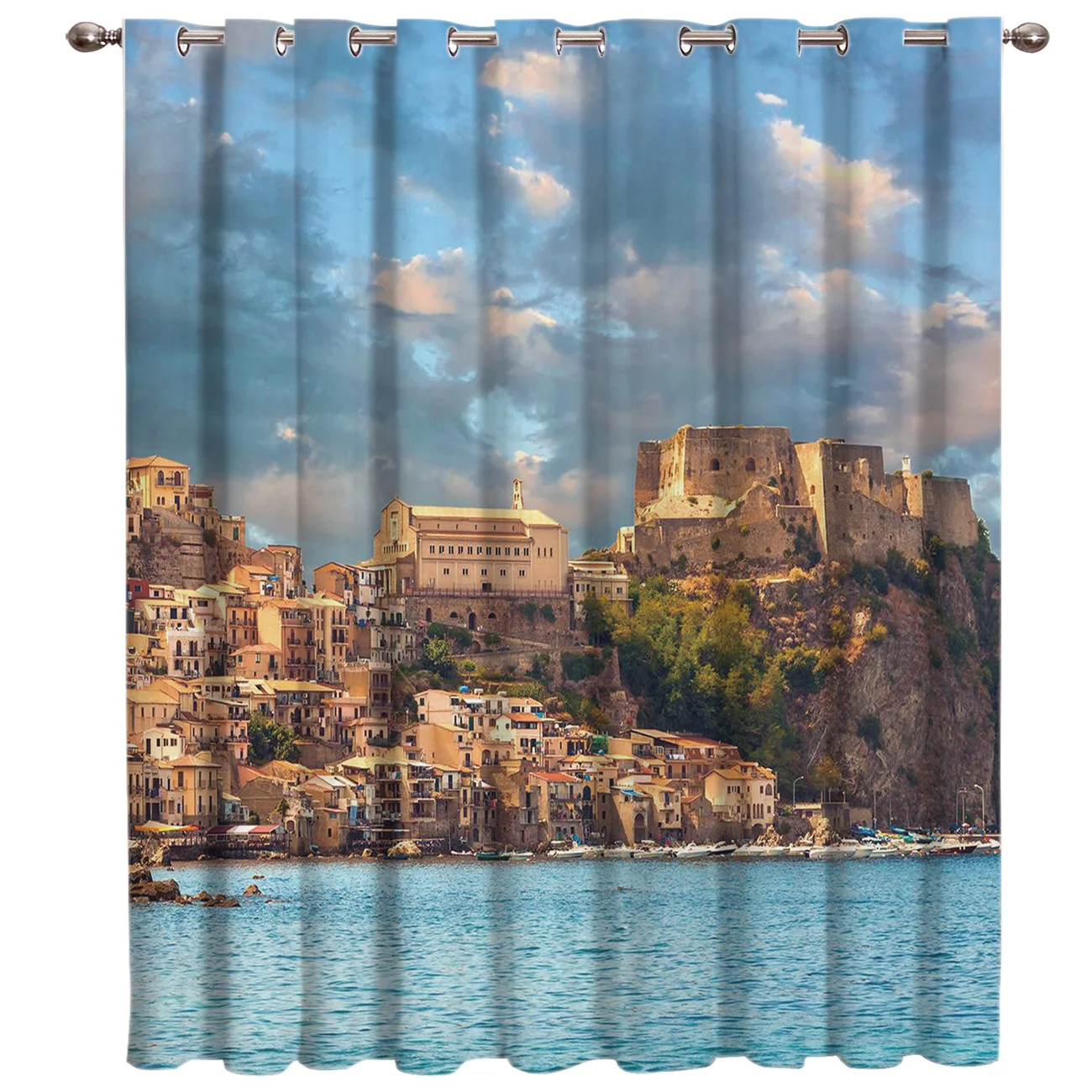 Замок Scilla Calabria на скале во время заката в Италии Детские комплекты оборудования