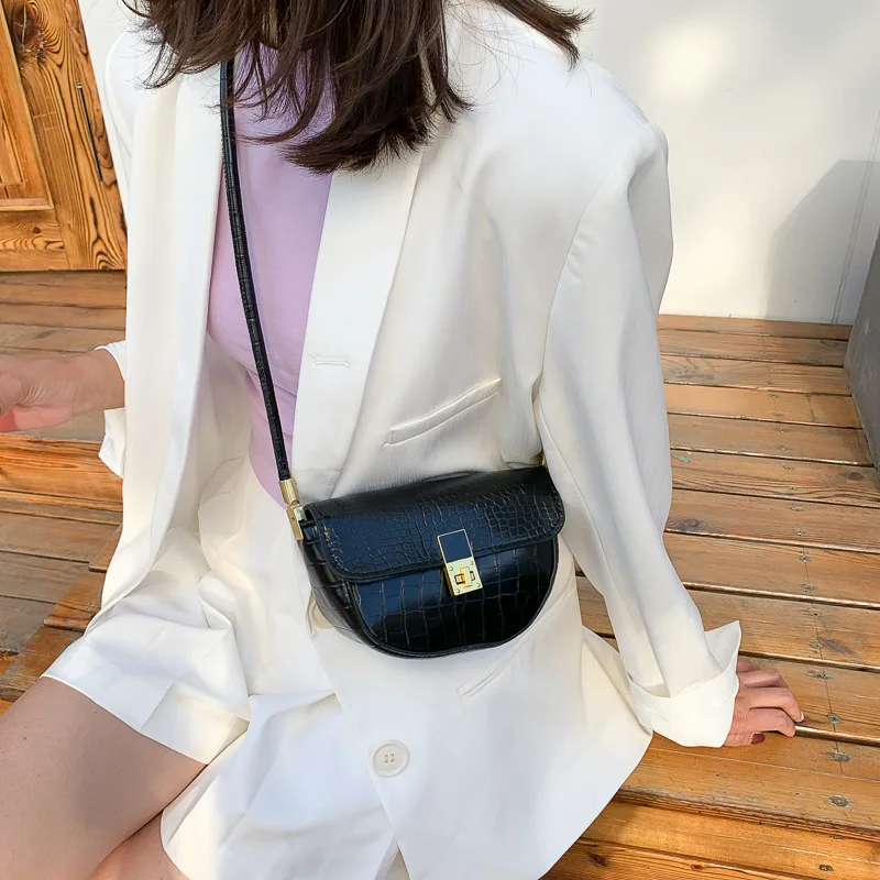 

Small bag 2020 popular new female bag tide Korean version of the wild messenger bag fashion one-shoulder saddle bag 12
