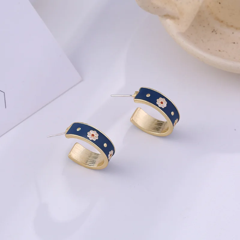 Женские серьги-кольца с эмалью винтажные серьги цветами и маргаритками в