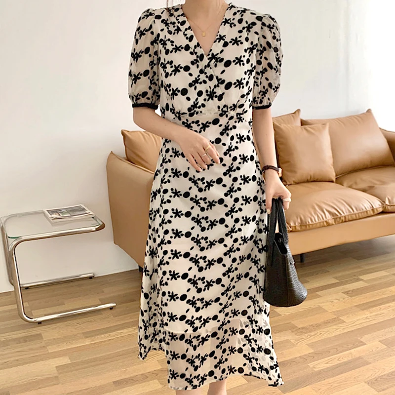 

Korejpaa Women Dress 2021 Summer Korean Fashion Temperament Elegant V-neck Flocking Floral Design Slim Puff Sleeves Long Vestido