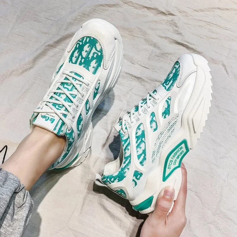 

Men Sports Shoes Walking Shoes New Sports Men Shoes Trend Breathing Running Net Shoes Youth Outdoor Running Wild
