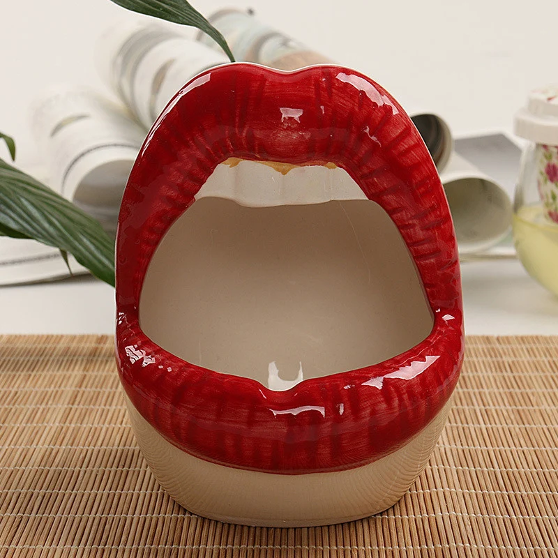 

1 Pieces Creative Buck Teeth Big Lips Ashtray European Fashion Cute Restaurant Ornaments KTV Ashtray Ceramic
