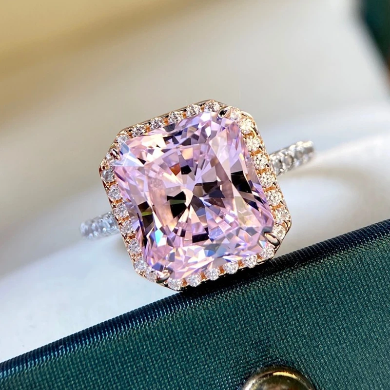 

Кольцо из белого золота с муассанитом, 18 К, AU750