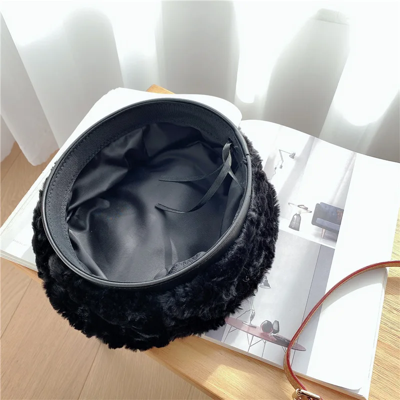 

2020 New Winter Woman Thickening Plush Beret Caps New Fashionable Round Belt Buckle French Artist Hats
