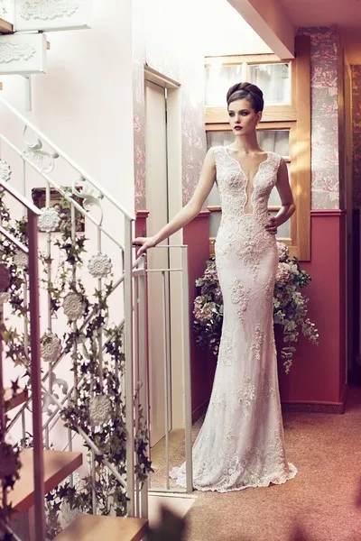 Женское свадебное платье с юбкой-годе элегантное фатиновое V-образным вырезом и