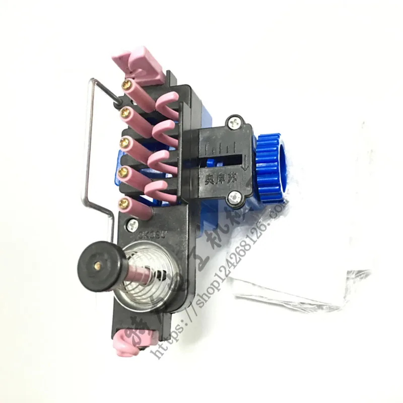 Устройство для натяжения текстильных аксессуаров направляющее устройство