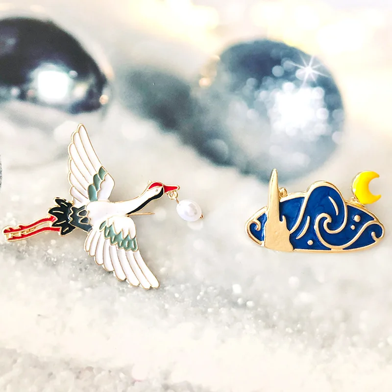 

Vintage White Crane Brooches Flying Crane Enamel Pins Party Banquet Animal Corsage Women Moon Badge Pins Luxury Jewelry Gift