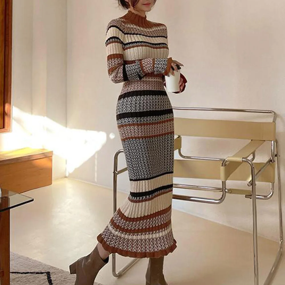 

Женское трикотажное платье-свитер в полоску, с длинным рукавом