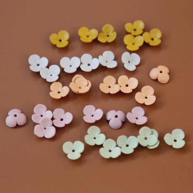 

Three Petal Small Flower Retro Resin Bead Caps Japan DIY Hand Made Accessories Earrings Jewelry Material