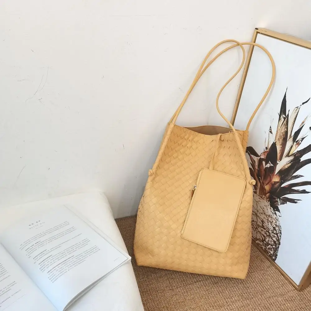 

2020 Autumn New Knitting Tote Bag Large Capacity Women Leather Shoulder Bags Knot Closure Bonded Suede Interior Shopping Bags