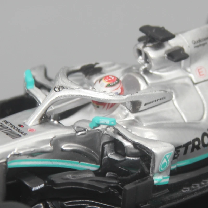 Bburago 1:43 F1 Mercedes Benz 2019 W10-44 Formula car Acrylic dust cover simulation decoration collection toy die casting model |