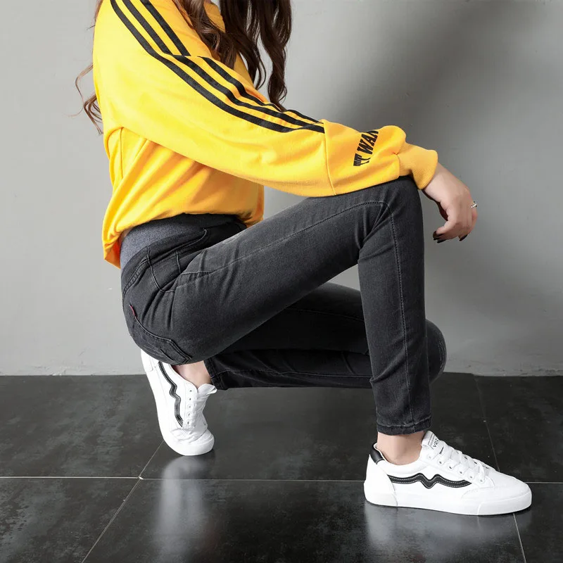 Solid Color Velvet Thick Elastic Waist Leisure Jeans Women Winter 2023 New 200 Catty Can Wear Pants Warm Cotton Trousers F031