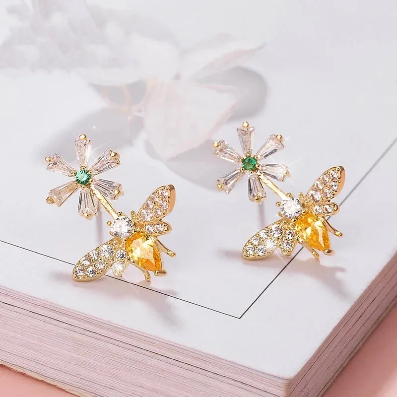

Crystal Female Bee Yellow Small Earring Charm Gold Silver Color Stud Earrings Cute White Flower Wedding Earrings For Women
