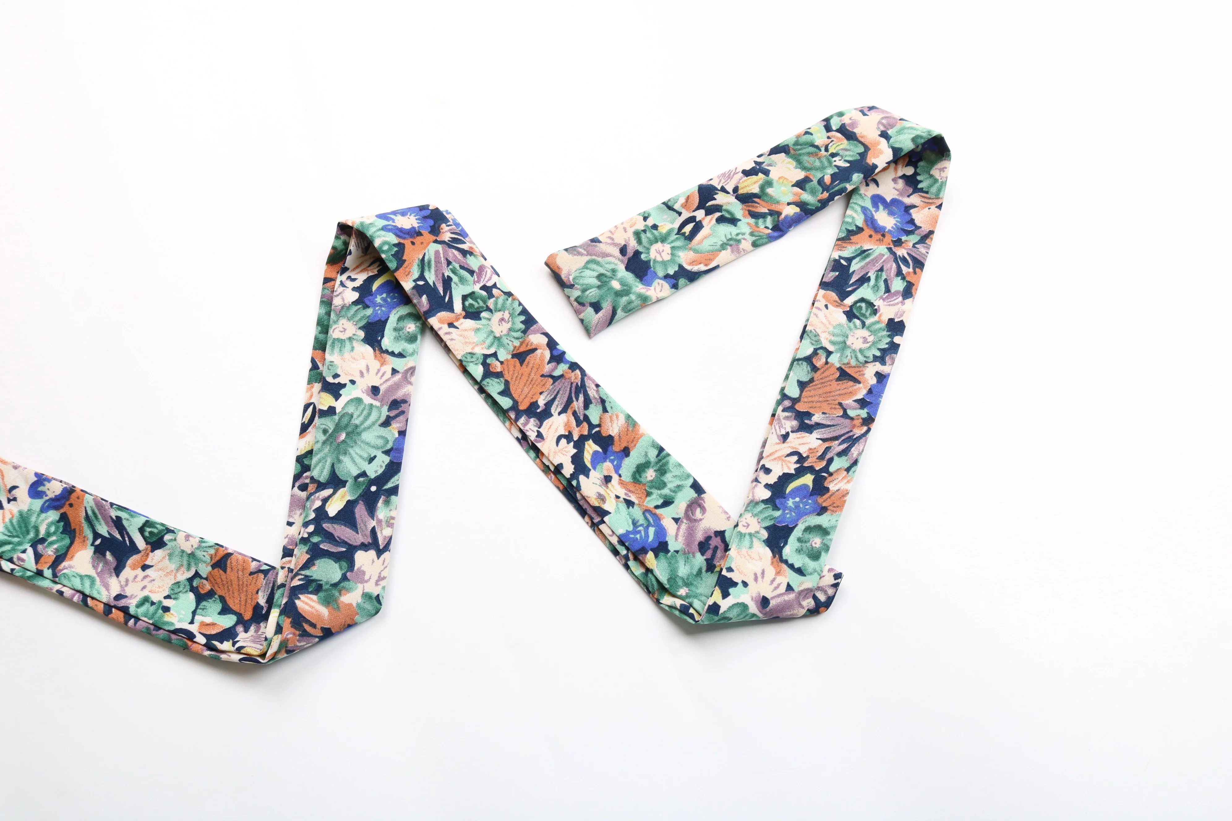 

2021 Summer Women Half Sleeve Blouses Fashion Floral Print Lapel Lace-up Wrapped Crop Top Sexy Female Slim Casual Cardigan Shirt