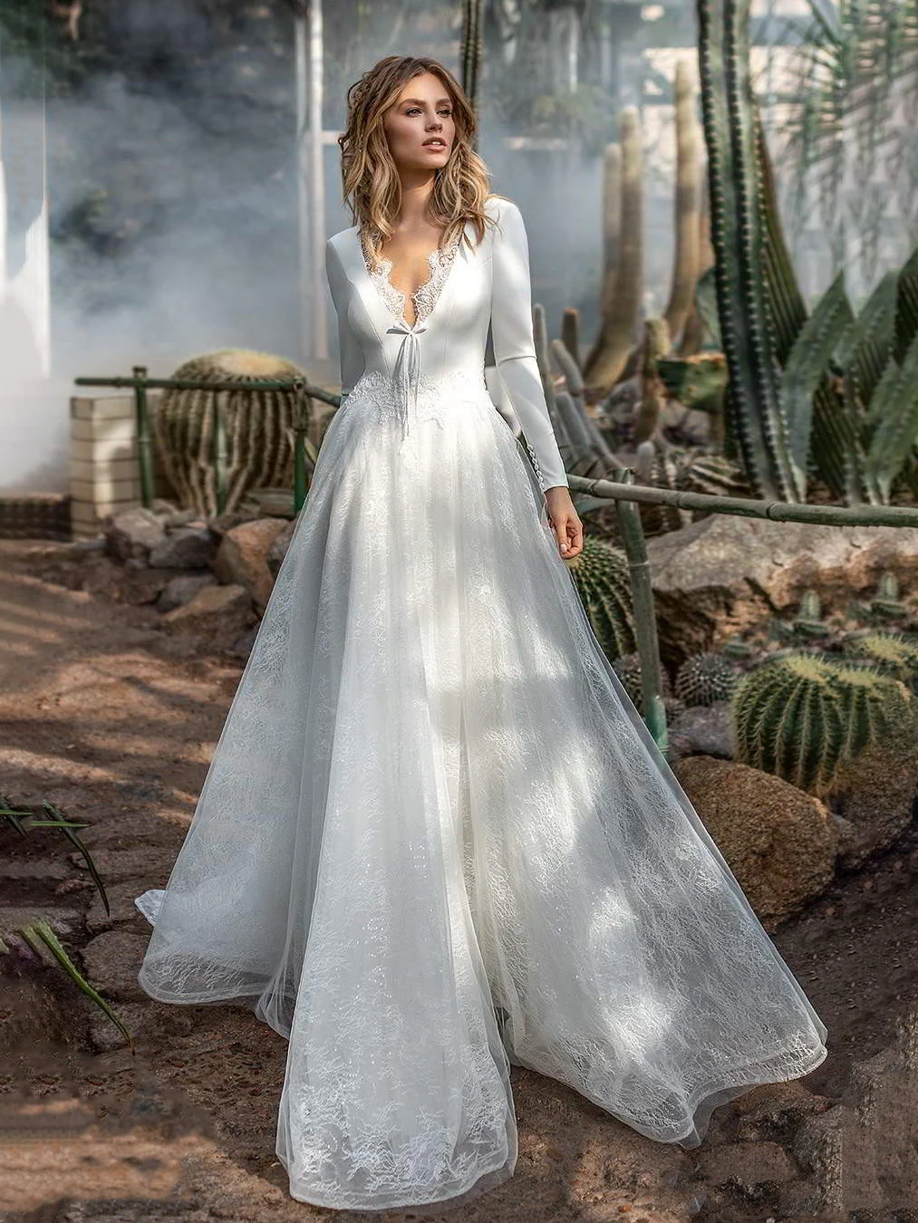 

Satin Long Sleeve Country Garden Wedding Dress V-Neck Vintage Elegant Bond Lace Open Back Glamour Bridal Gowns