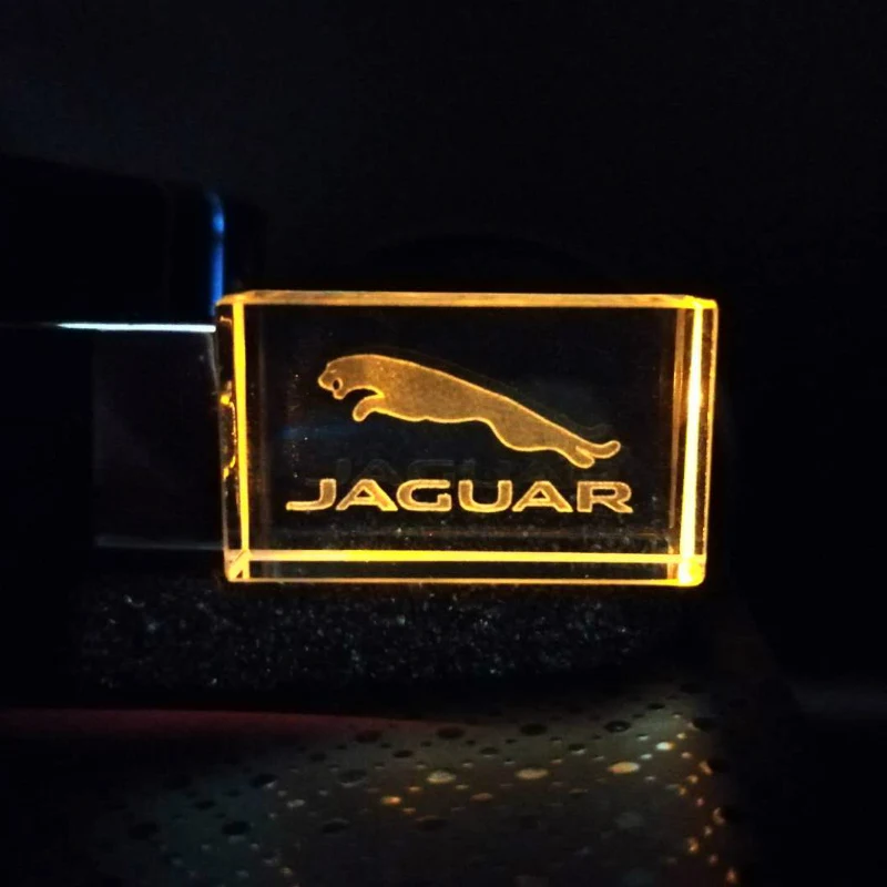 С украшением в виде кристаллов стекло с логотипом JAGUAR привод могут быть