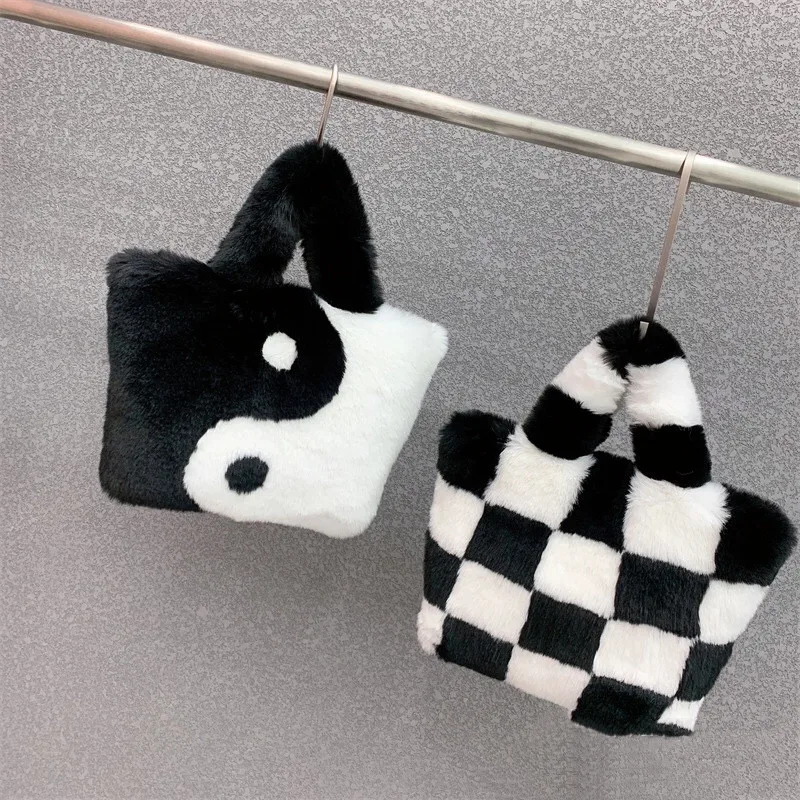 

2021 Autumn and Winter New Checkerboard Gossip Pattern Design Winter Women Fashion Handbags Faux Fur Tote Bag Messenger Chain