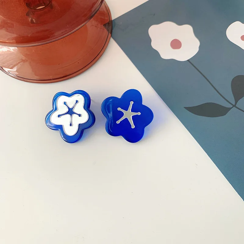 

Blue resin flower earrings asymmetric five star earrings European and American wind exaggerated simple earrings