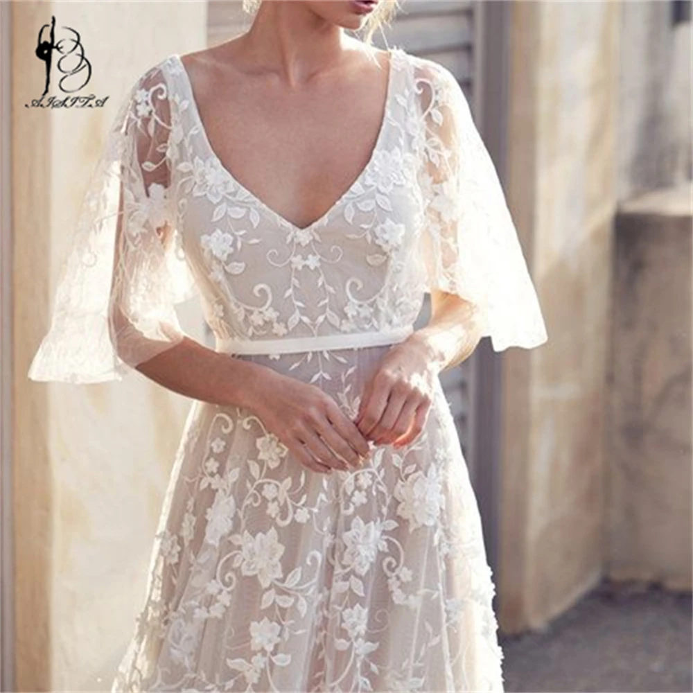 Женское платье с V-образным вырезом расширяющимся книзу рукавом | Свадьбы и