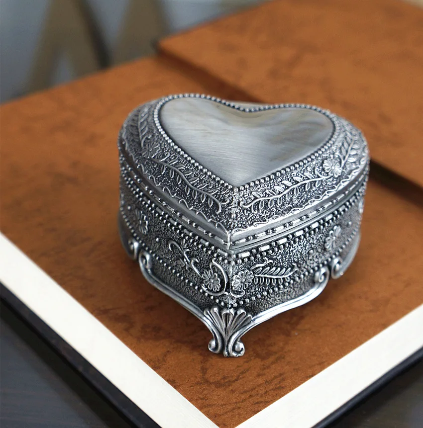 Vintage Detailed Carved Jewelry Box Heart Shape Trinket Box Ring Earrings Treasure Organizer Box Christmas Birthday Gift